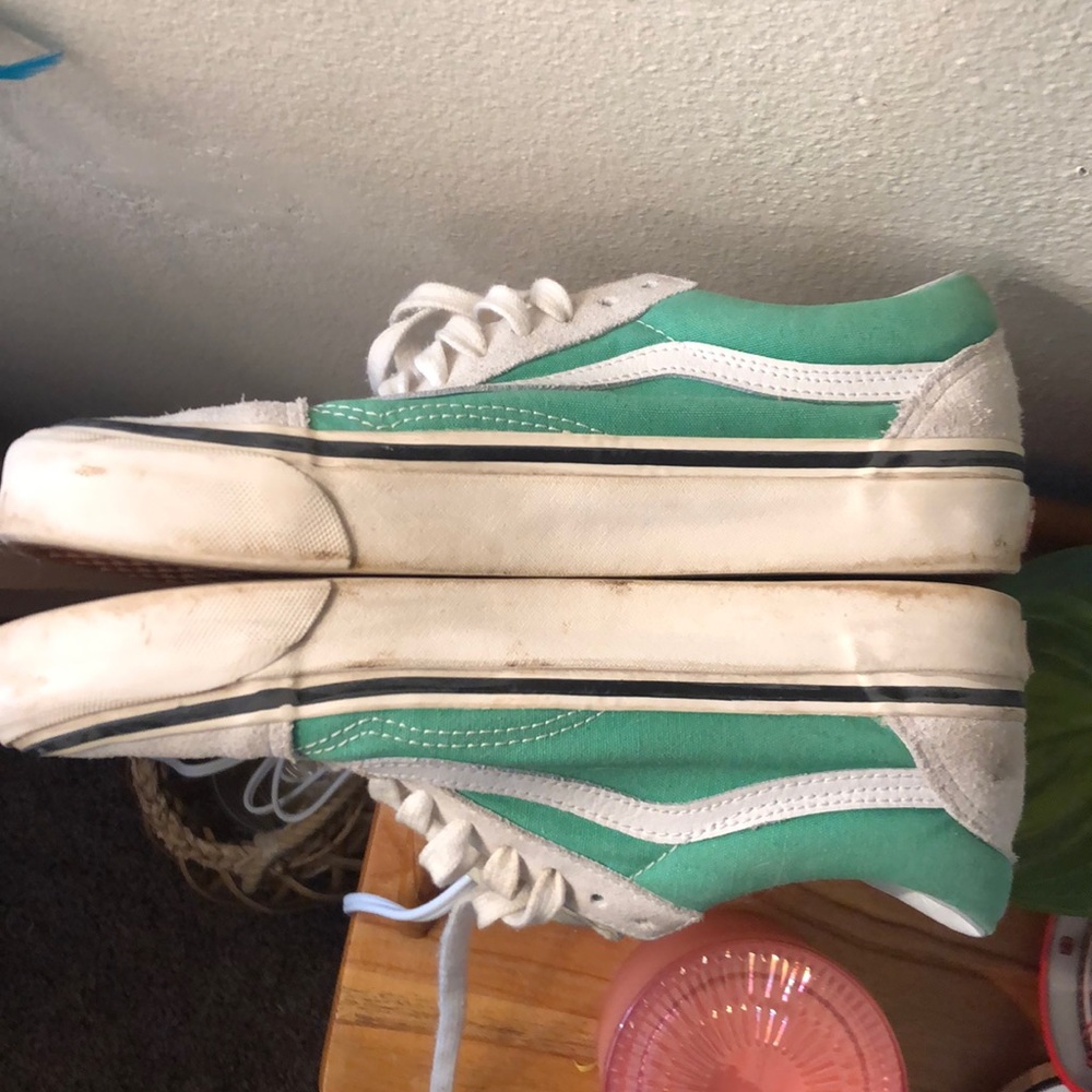 Vans - Picture 3 of 3